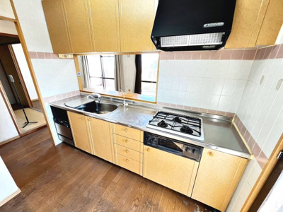 【キッチン】 | ファミールハイツ泉大津SHC 2番館 | お料理をしながら家事が可能な対面キッチンで、家族のコミュニケーションを取りながら楽しく過ごせます♪