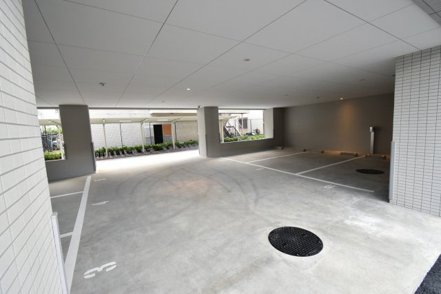 セキュリアコート西宮北口の駐車場