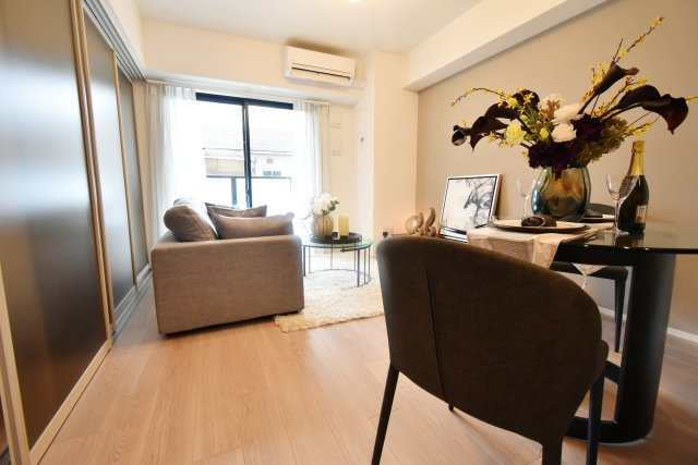 セキュリアコート西宮北口の居間・リビング|203号室モデルルーム