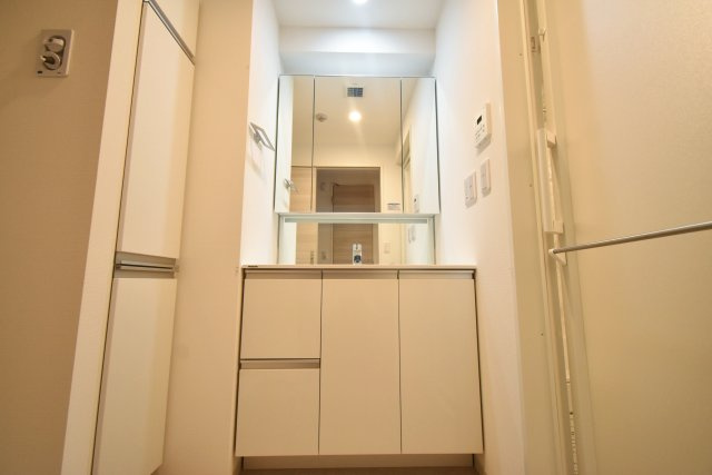 セキュリアコート西宮北口の独立洗面台