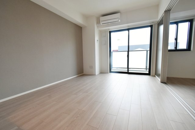 セキュリアコート西宮北口の居間・リビング