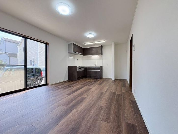 茅ヶ崎市香川4丁目　中古戸建の居間・リビング|居間です