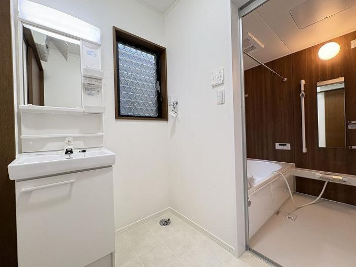 茅ヶ崎市香川4丁目　中古戸建の独立洗面台|使いやすい独立洗面台です