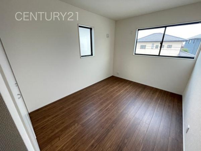 【洋室】 | 前橋市富士見町小沢 3号棟 | ２面採光の明るい洋室です。