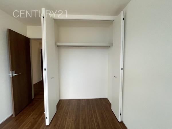 前橋市富士見町小沢 3号棟の収納|ハンガーパイプ付きクローゼットです。