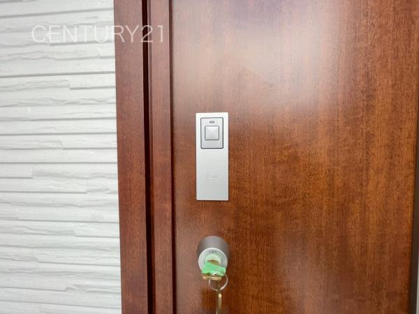 前橋市富士見町小沢 3号棟の玄関|スマートキー付き玄関ドア