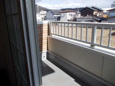 【バルコニー】 | マン　ウンド　フラウ　Ｂ | バルコニーからの眺めを楽しみながら食事をしませんか