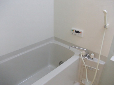 【浴室】 | マン　ウンド　フラウ　Ｂ | コンパクトで使いやすいお風呂です