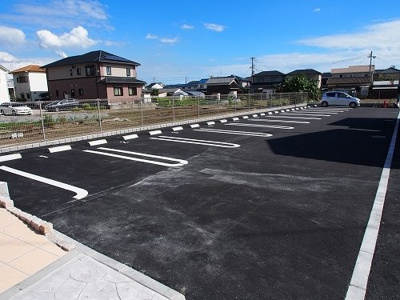 【駐車場】 | グランデール興浜Ⅱ | 車をお持ちの方に嬉しい駐車場付きの物件です