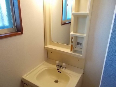 【洗面所】 | メゾン唐々 | スペースが確保できる洗面所です