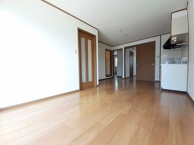 【内装】 | グリーンベルト | 明るい室内です