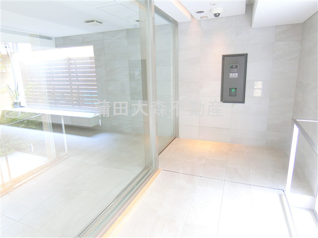 ラティエラ大森西のエントランス