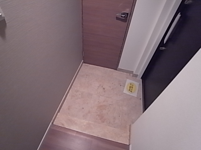 神戸市兵庫区湊町１丁目の賃貸マンションの玄関