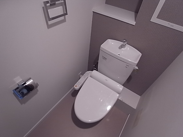 神戸市兵庫区湊町１丁目の賃貸マンションのトイレ|ウォッシュレット付トイレ