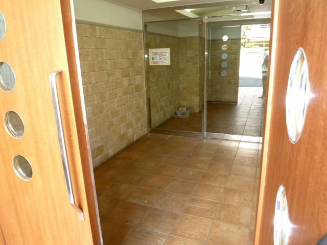 ＡＲＩＯＵＲＡ　ＮＡＭＢＡのエントランス