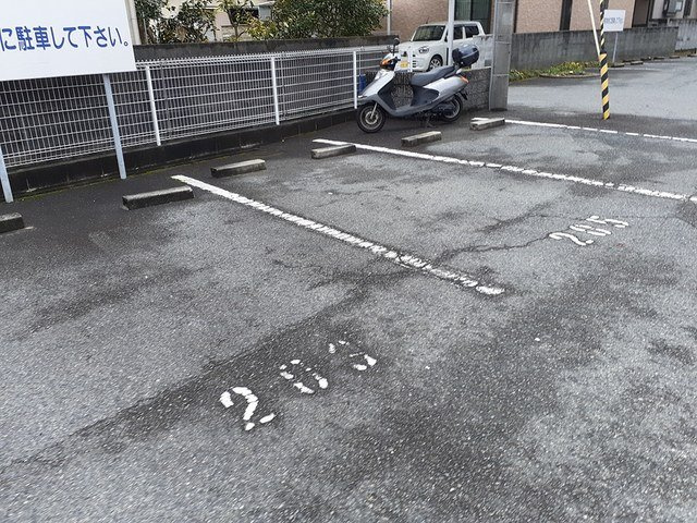 アクロポリス１の駐車場