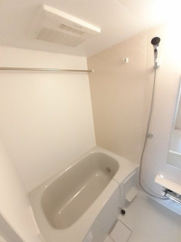 リブリオポラ　Ｃの浴室|きれいなお風呂です