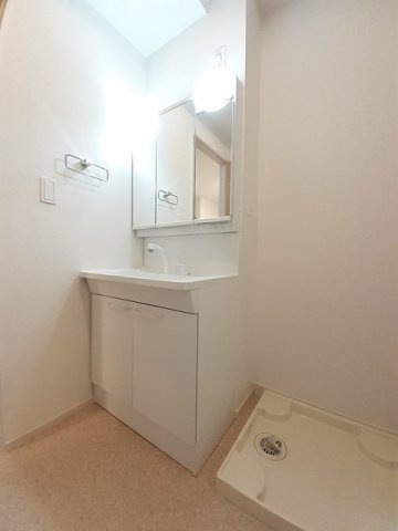 リブリオポラ　Ｃの洗面所|ゆったりとスペースのある洗面所