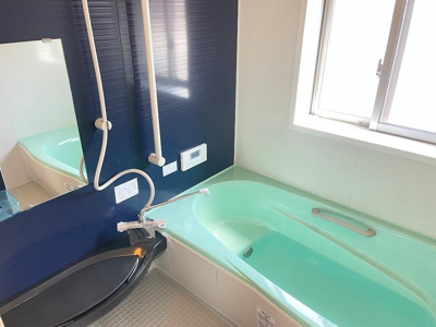 【浴室】 | 米沢市万世町牛森【中古住宅】 | 広々浴室は、ゆったりとくつろいで疲れを癒す空間です。