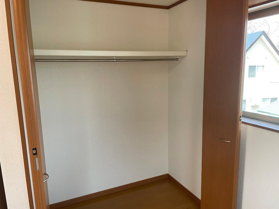 米沢市万世町牛森【中古住宅】の収納|2階には二部屋あり、10帖・9帖ｒと広々のお家です。