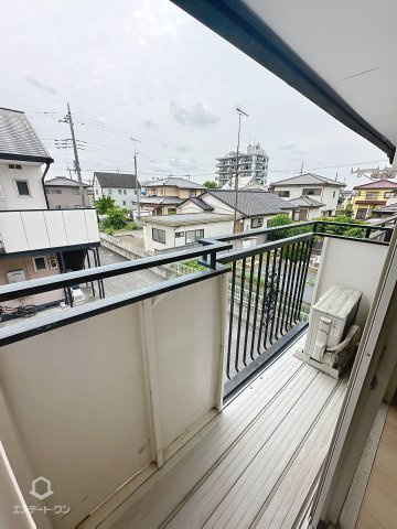 メゾンやまひこAのバルコニー|カースペースがあります