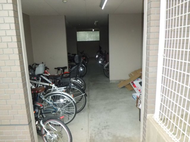 シュネルパークレジデンスの駐車場