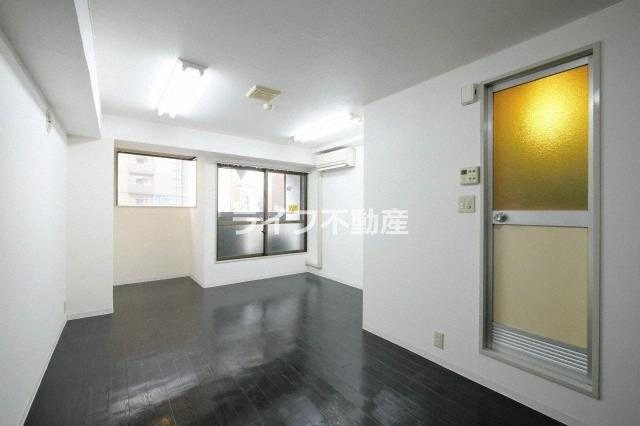 サンシャイン森ノ宮　仲介手数料無料の居間・リビング|ゆったりとした居間です