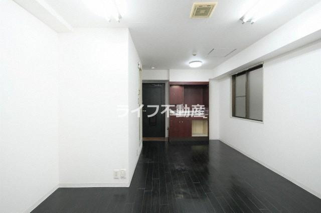 サンシャイン森ノ宮　仲介手数料無料の居間・リビング|こちらの居間で趣味の時間をお楽しみください