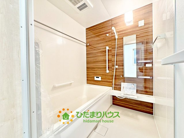 加須市久下２丁目　新築一戸建て　03　いろどりアイタウンの浴室|バスタブは足を伸ばせるのでリラックスできます。