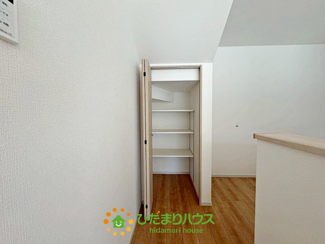 加須市久下２丁目　新築一戸建て　03　いろどりアイタウンの収納|ティッシュや洗剤などの日用品ストック置き場に！