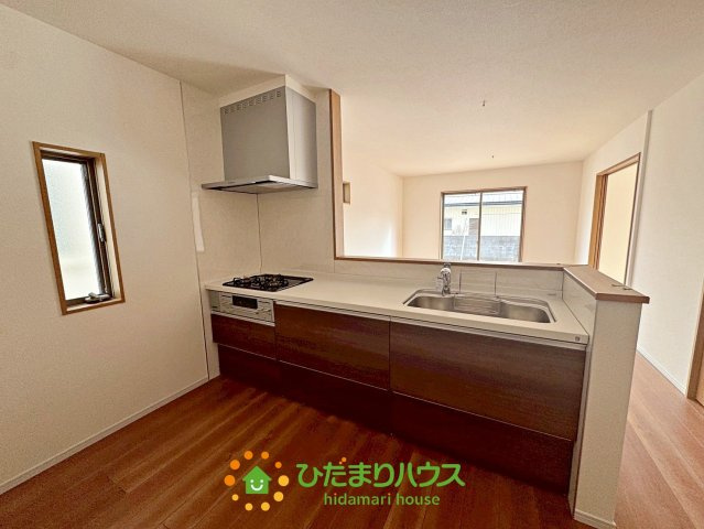 加須市久下２丁目　新築一戸建て　02　いろどりアイタウンのキッチン