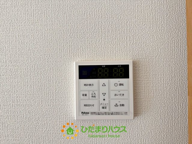 加須市久下２丁目　新築一戸建て　02　いろどりアイタウンの発電・温水設備