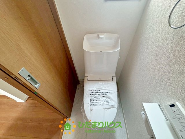 加須市久下２丁目　新築一戸建て　02　いろどりアイタウンのトイレ