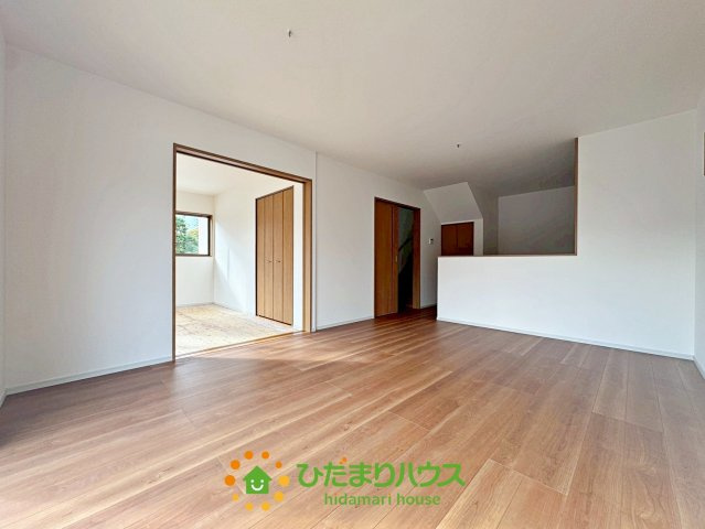 加須市久下２丁目　新築一戸建て　02　いろどりアイタウンの居間・リビング