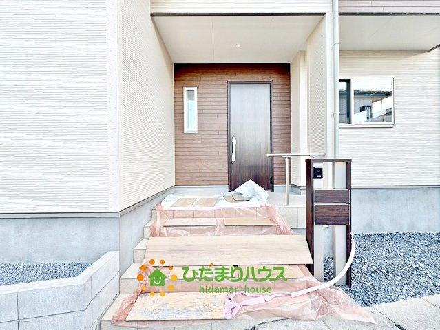 加須市久下２丁目　新築一戸建て　02　いろどりアイタウンの玄関