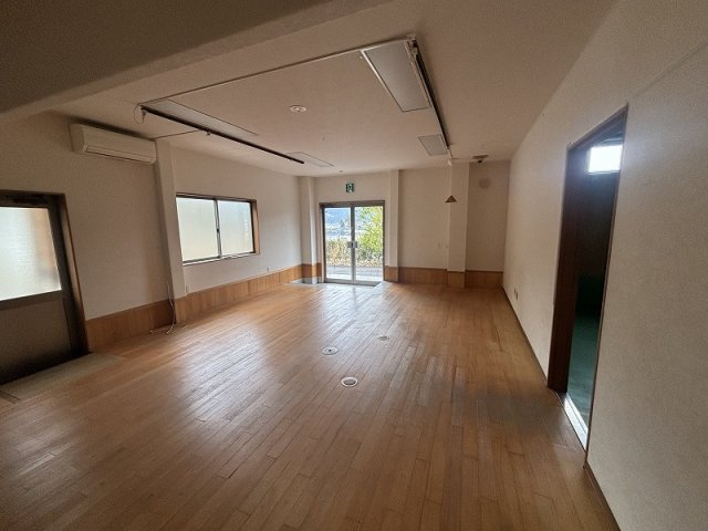 丹波市春日町古河　倉庫　の内装|明るい色調の室内です