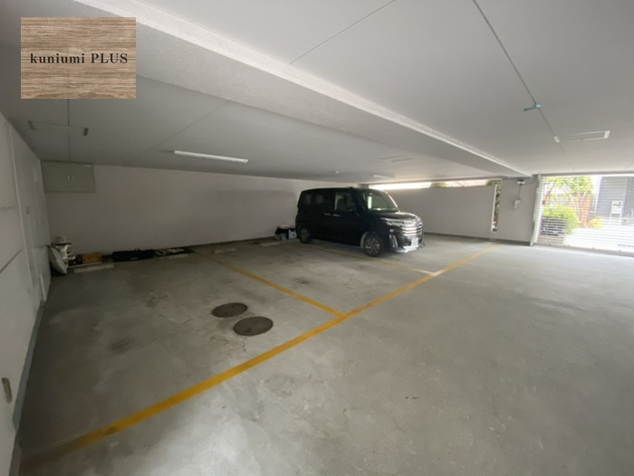 東急ドエル・アルス鶴見緑地公園の駐車場