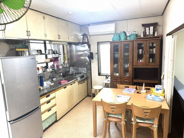 西脇市西脇店舗付き住宅のキッチン|キッチンでお料理をお楽しみください