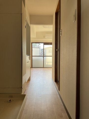 稲城市矢野口の賃貸マンションの玄関