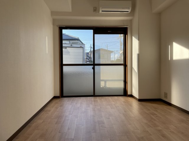 稲城市矢野口の賃貸マンションの居間・リビング