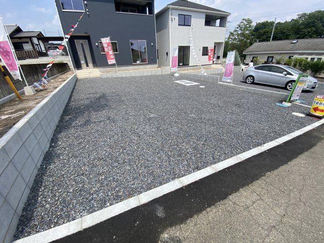 新築　みどり市大間々町桐原第5　クレイドルガーデン　１号棟の駐車場|現地写真　駐車スペースは並列3台分可能です！

