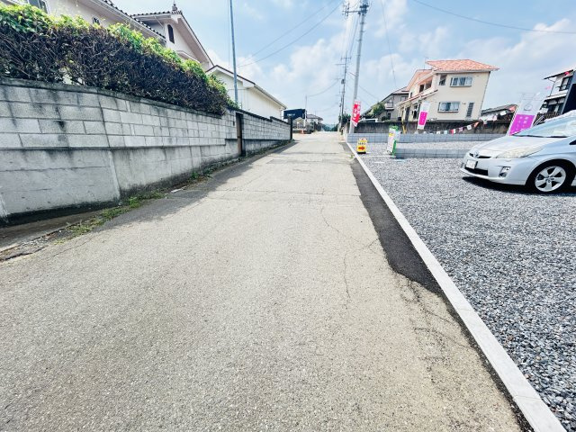 新築　みどり市大間々町桐原第5　クレイドルガーデン　2号棟の前面道路含む現地写真|現地写真　南側接道幅員約4.6ｍ	