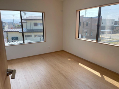 【寝室】 | 米沢市窪田町大字窪田 | 大きいベットを置いてもスペースの取れる寝室です。