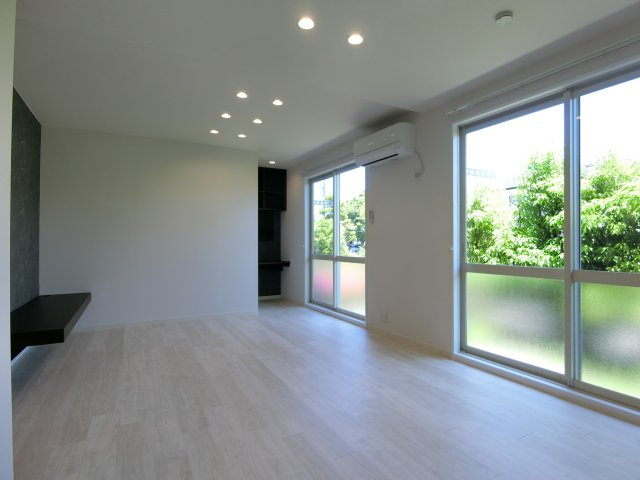 メゾンアムール　D棟の居間・リビング