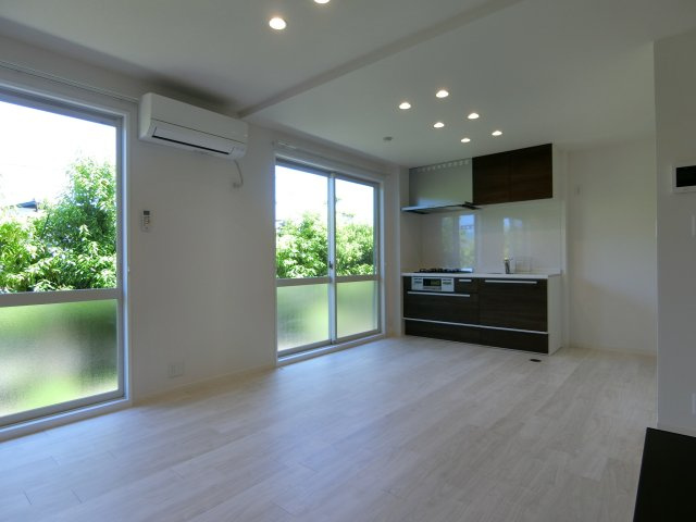 メゾンアムール　D棟の居間・リビング