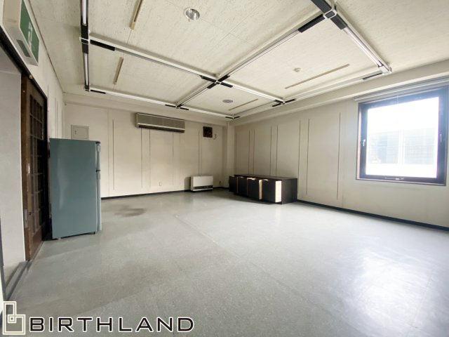 よねやビルの内装|２階