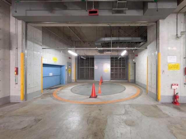 ウエルタワー深川の駐車場