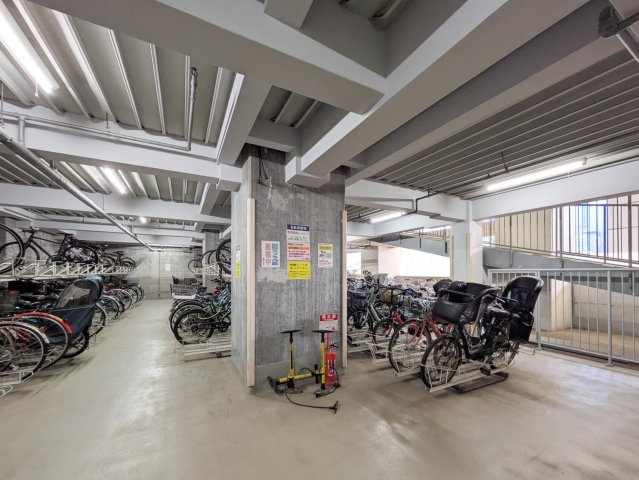 ウエルタワー深川の駐車場