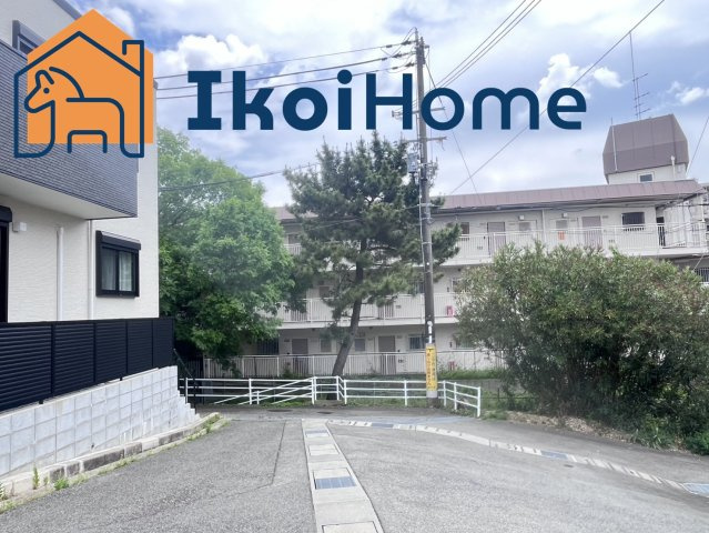 明石市朝霧南町4丁目　中古戸建の前面道路含む現地写真|物件・当店の最寄駅まで無料送迎！最短10分で指定場所へお迎えに向かいます！まずはお問い合わせ下さい！