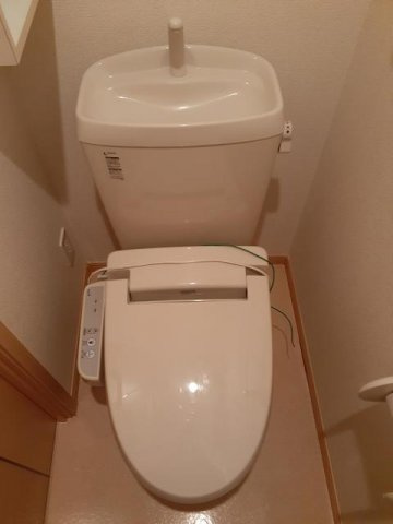コンパクトで使いやすいトイレです